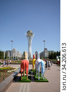Башня "Байтерек" в Нур-Султане, символ Казахстана (2015 год). Редакционное фото, фотограф Александр Карпенко / Фотобанк Лори