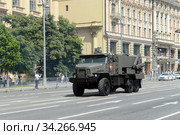 ТОС-2 ("Тосочка") - тяжёлая огнемётная система на колесном шасси на Моховой улице Москвы во время парада, посвящённого 75-летию Победы в Великой Отечественной войне (2020 год). Редакционное фото, фотограф Free Wind / Фотобанк Лори