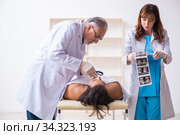 Police coroner examining dead body corpse in morgue. Стоковое фото, фотограф Elnur / Фотобанк Лори