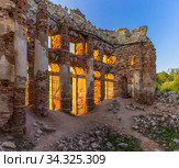 Remains of a church at Briskorn Manor on Fifth Mountain at sunset. Стоковое фото, фотограф Дмитрий Тищенко / Фотобанк Лори