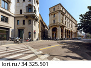 Historical buildings in the old town as viewed from the street of Largo Raffaele Mattioli. City of Milan, region of Lombardy, Italy, Europe. (2018 год). Редакционное фото, фотограф Bala-Kate / Фотобанк Лори
