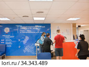Заполнение и сдача документов в налоговой инспекции. Стоковое фото, фотограф Victoria Demidova / Фотобанк Лори