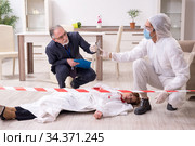 Forensic experts at the crime scene. Стоковое фото, фотограф Elnur / Фотобанк Лори