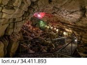 Russia, Sochi, Vorontsovskie caves, August 08, 2020: Cave entrance. Стоковое фото, фотограф Магадеева Елена / Фотобанк Лори