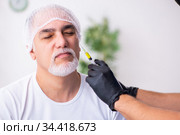 Old man visiting male doctor for plastic surgery. Стоковое фото, фотограф Elnur / Фотобанк Лори