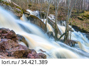 Водопад на горной реке Кук-Караук в Башкортостане. Стоковое фото, фотограф Акиньшин Владимир / Фотобанк Лори