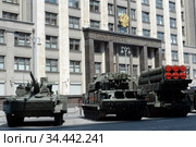 Военная техника у здания Государственной Думы во время генеральной репетиции парада, посвящённого 75-летию Победы в Великой Отечественной войне (2020 год). Редакционное фото, фотограф Free Wind / Фотобанк Лори