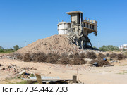 Демонтаж незаконно построенного здания гостиницы. Стоковое фото, фотограф Иванов Алексей / Фотобанк Лори