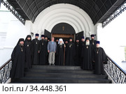 Митрополит Ювеналий и Сергей Вадимович Степашин, общий снимок после освещения храма (2020 год). Редакционное фото, фотограф Дмитрий Неумоин / Фотобанк Лори
