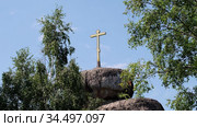 Видео креста на Скале на горе Церковка в Белокурихе на Алтае / Top of mountain Tserkovka with an Orthodox cross. Стоковое видео, видеограф Сергей Пристяжнюк (Serg Zastavkin) / Фотобанк Лори