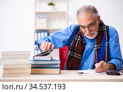 Old male author writing books with feather. Стоковое фото, фотограф Elnur / Фотобанк Лори