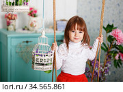 Portrait of a cute little girl in the interior with Shabby Chic decor. Стоковое фото, фотограф Nataliia Zhekova / Фотобанк Лори