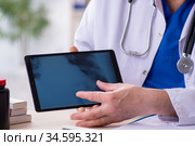 Old male doctor radiologist in telehealth concept. Стоковое фото, фотограф Elnur / Фотобанк Лори