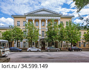 Бывший дом Дворянского собрания. Смоленск (2020 год). Редакционное фото, фотограф Сергей Афанасьев / Фотобанк Лори