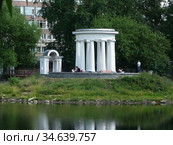 Екатеринбург. Беседка-ротонда в Харитоновском саду (2013 год). Редакционное фото, фотограф Елена Орлова / Фотобанк Лори