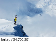 Man to concur snow mountain with ski stand on top. Стоковое фото, фотограф Сергей Новиков / Фотобанк Лори