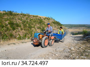 Mini tractor with passengers at dirt mountain road at Northern Moldova (2020 год). Редакционное фото, фотограф Сергей Старуш / Фотобанк Лори