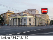 Вечерний Воронеж. Площадь Никитина. Здание театра драмы имени А. Кольцова (2020 год). Редакционное фото, фотограф Владимир Макеев / Фотобанк Лори