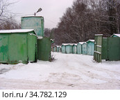 Металлические гаражи. Район Гольяново. Город Москва (2009 год). Стоковое фото, фотограф lana1501 / Фотобанк Лори