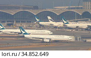 Cathay Pacific airliners Airbus A330 and Boeing 777 simultaneously taxiing for departure from Hong Kong (2019 год). Редакционное видео, видеограф Игорь Жоров / Фотобанк Лори