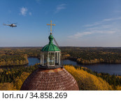 Соловки. Вертолет и маяк. Секирная гора на Соловецких островах. Россия, Архангельская область (2020 год). Стоковое фото, фотограф Яковлев Сергей / Фотобанк Лори