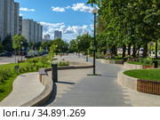 Москва, Митино, прогулочная зона на Митинской улице. Стоковое фото, фотограф glokaya_kuzdra / Фотобанк Лори