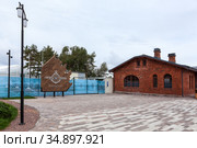 Kronshtadt, Russia-circa Sep, 2020: Logo and emblem in Russian of the Camp of Real Heroes on entrance. It is an all-Russian project of patriotic education of youth. Редакционное фото, фотограф Кекяляйнен Андрей / Фотобанк Лори