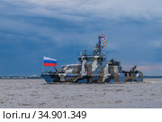 Россия. Санкт-Петербург. Военный корабль в акватории Финского залива  Противодиверсионный катер "Нахимовец" бортовой номер 689 (2020 год). Редакционное фото, фотограф Литвяк Игорь / Фотобанк Лори