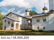 Спасо-Преображенский Старорусский монастырь. Церковь Сретения Господня. Старая Русса. Новгородская область (2020 год). Редакционное фото, фотограф Александр Щепин / Фотобанк Лори