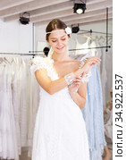 Woman flaunting dressed in wedding gown. Стоковое фото, фотограф Яков Филимонов / Фотобанк Лори