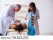 Police coroner examining dead body corpse in morgue. Стоковое фото, фотограф Elnur / Фотобанк Лори