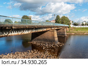 Живой мост через Полисть. Старая Русса, Новгородская область (2020 год). Стоковое фото, фотограф Александр Щепин / Фотобанк Лори