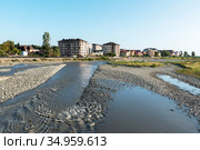 Река Мзымта. Адлер, Сочи, Краснодарский Край (2017 год). Редакционное фото, фотограф Александр Щепин / Фотобанк Лори
