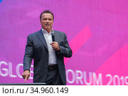 Arnold Schwarzenegger, famous actor, politician and businessman, speaks at a business forum (2019 год). Редакционное фото, фотограф Антон Гвоздиков / Фотобанк Лори