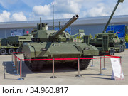 Новейший российский танк "Армата" Т-14 на военном международном форуме "Армия-2020" в "Парке Патриот". Московская область. Редакционное фото, фотограф Виктор Карасев / Фотобанк Лори