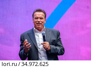 Arnold Schwarzenegger, famous actor, politician and businessman, speaks at a business forum (2019 год). Редакционное фото, фотограф Антон Гвоздиков / Фотобанк Лори