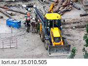 Tyumen, Russia, June 12, 2020: Replacing old rusty water pipes with new ones. Редакционное фото, фотограф Землянникова Вероника / Фотобанк Лори