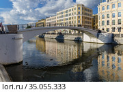 Москва, Замоскворечье,Зверев мост на Водоотводном канале (2020 год). Редакционное фото, фотограф glokaya_kuzdra / Фотобанк Лори