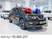 Новый проданный Nissan  Х-Trail в автосалоне (2019 год). Редакционное фото, фотограф Виктор Карасев / Фотобанк Лори