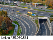 Москва, автомобильная развязка Каширского шоссе и Пролетарского проспекта (2020 год). Редакционное фото, фотограф glokaya_kuzdra / Фотобанк Лори