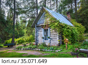 Деревянный дом в Ботаническом саду на Соловках (2020 год). Стоковое фото, фотограф Baturina Yuliya / Фотобанк Лори