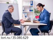 Yound and old employees in business presentation concept. Стоковое фото, фотограф Elnur / Фотобанк Лори