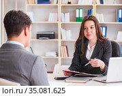 Business meeting between businessman and businesswoman. Стоковое фото, фотограф Elnur / Фотобанк Лори