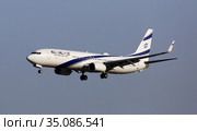 El Al Israel Airlines Boeing 737 landing at Barcelona Airport (2020 год). Редакционное фото, фотограф Яков Филимонов / Фотобанк Лори