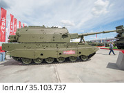 Новый российский 152-мм межвидовой артиллерийский комплекс 2С35 «Коалиция-СВ» на Международном военно-техническом форуме Армия-2019, вид справа. Редакционное фото, фотограф Малышев Андрей / Фотобанк Лори