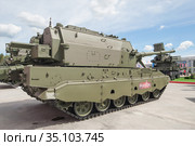 Новый российский 152-мм межвидовой артиллерийский комплекс 2С35 «Коалиция-СВ» на Международном военно-техническом форуме Армия-2019, вид справа-сзади. Редакционное фото, фотограф Малышев Андрей / Фотобанк Лори