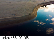 Two banks of a large river. Reflection of the sky in the water / Два берега большой реки. Отражение неба в воде. Стоковое фото, фотограф Яковлев Сергей / Фотобанк Лори