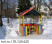 Игровая площадка на территории детского сада 318. Сахалинская улица, 4а. Район Гольяново. Город Москва (2009 год). Стоковое фото, фотограф lana1501 / Фотобанк Лори