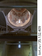 Church of the Transfiguration of the Savior, central part of the temple, painting of the dome, stairs up to the gallery (2020 год). Стоковое фото, фотограф Олег Иванов / Фотобанк Лори