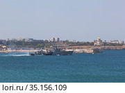Малый противолодочный корабль МПК-134 "Муромец" выходит из Севастопольской бухты, Крым (2020 год). Редакционное фото, фотограф Николай Мухорин / Фотобанк Лори